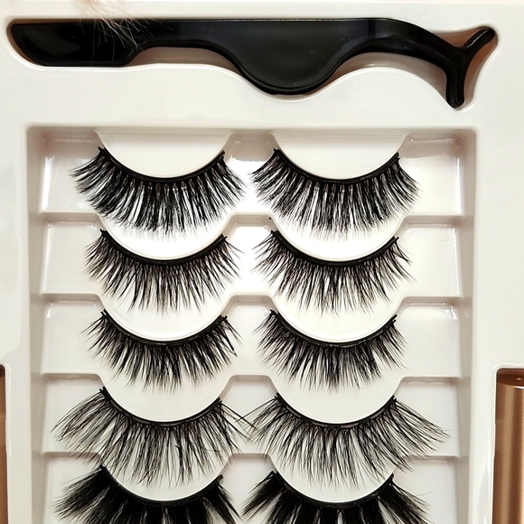 Brand New MAGNETIC ASSORTED EYELASHES & EYELINER-10CT - Picture 3 of 4